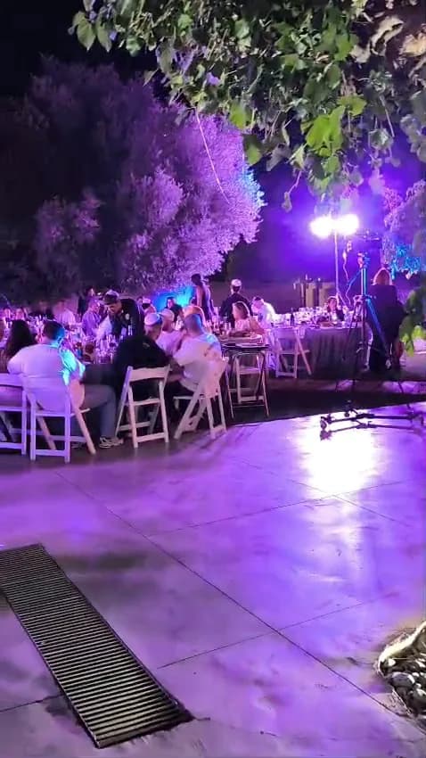 אווירת ערב בדינר ההתרמה של עזר מציון באחוזת אלפא ליד נתיבות